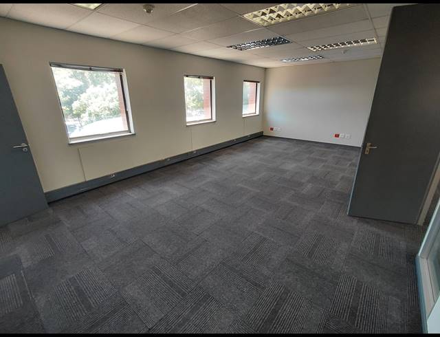 2,037M² OFFICE TO LET IN VORNA VALLEY